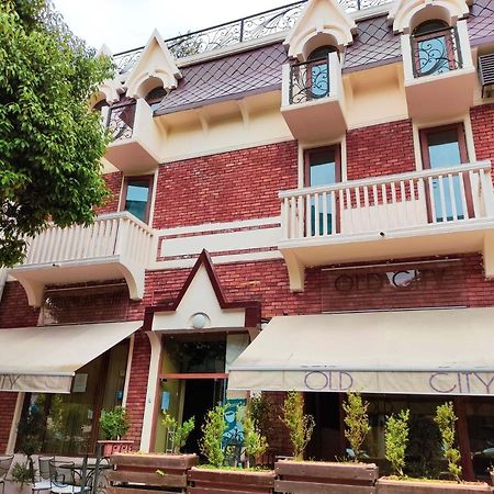 Aparthotel Old City Batumi Exterior photo