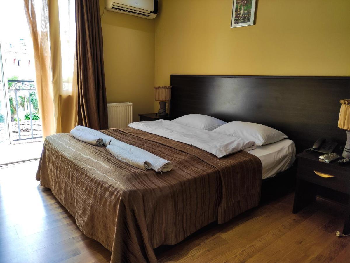 Aparthotel Old City Batumi Exterior photo