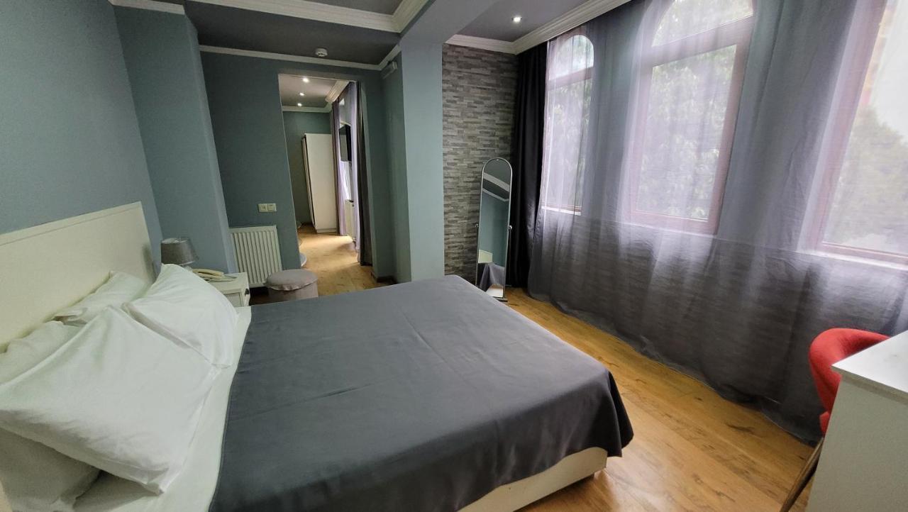 Aparthotel Old City Batumi Exterior photo