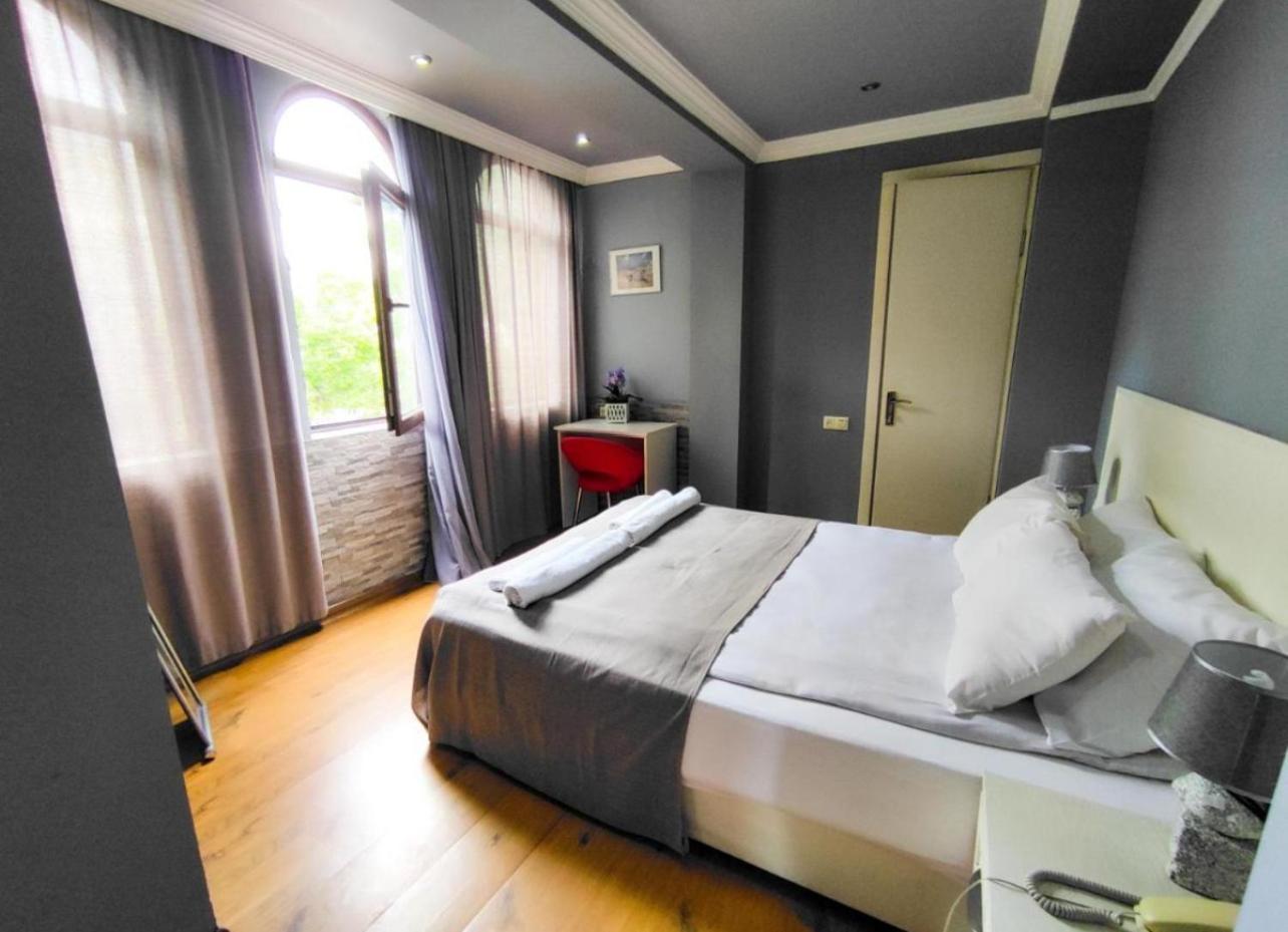 Aparthotel Old City Batumi Exterior photo